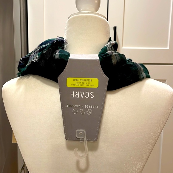 NWT Threads for Thought Plaid Wrapped Scarf - Picture 5 of 9